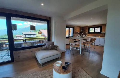 Saint-Jean-de-Sixt House | Appart 6 pers-proche Clusaz-Grand Bornand-2mn a pied center village et navette