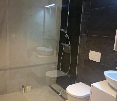 Perroy Apartment | Appart avec piscine chauffée et plage 5 min