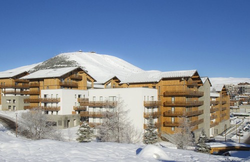 Eclose-Est Condo | Appart Charmant au Alpes | Gym, Piscines + Wifi!