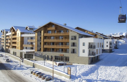 Eclose-Est Condo | Appart Charmant au Alpes | Gym, Piscines + Wifi!