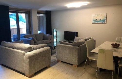 Arc-1600 Apartment | Appart cosy 3 pièces, ski-in/out, piscine & spa, 8-10 pers. - FR-1-461A-26