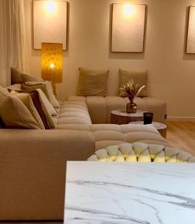 Salon-de-Provence Apartment | Appart 'COSY avec Piscine Chauffée Privée