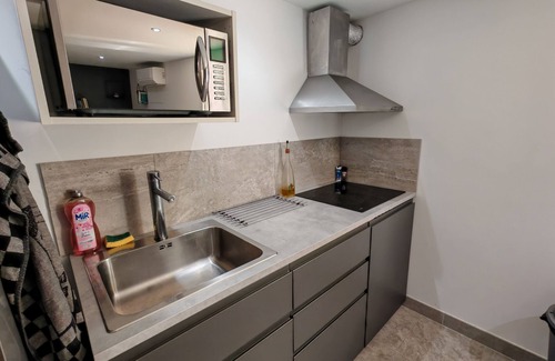 Bellegarde Apartment | Appart Cosy Avec Jardin, Jacuzzi Privé, Piscine Lété, au Calme