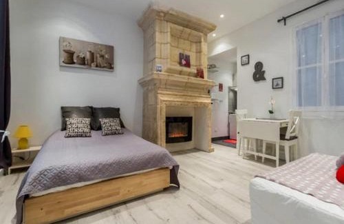 Hotel de Ville - Quinconces Apartment | Appart Cozy/Quartier St Pierre