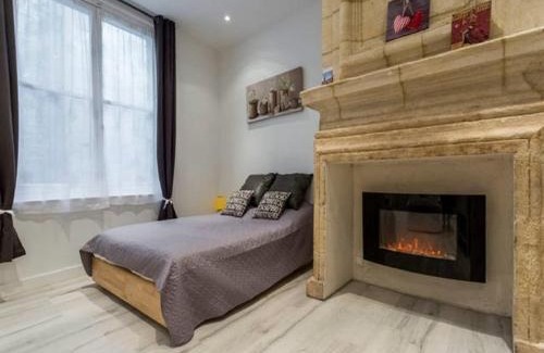Hotel de Ville - Quinconces Apartment | Appart Cozy/Quartier St Pierre
