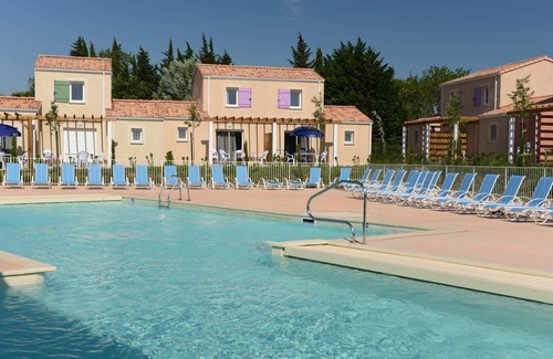 Paradou Condo | Appart Douillet | Piscine Extérieure avec Toboggan