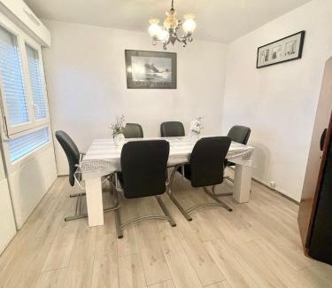 Evreux Apartment | Appart KarlMax
