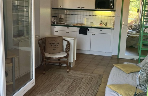 Hyeres Apartment | Appart les Salins sleeps 6