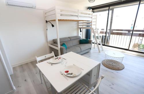 Saint-Cyprien Plage Apartment | Appart lumineux et climatise St Cyprien 3 min du port