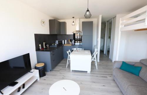 Saint-Cyprien Plage Apartment | Appart lumineux et climatise St Cyprien 3 min du port