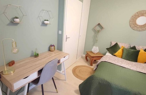 Carrieres-sous-Poissy Apartment | Appart Poissy Relax Wi-Fi Pool by Servallgroup
