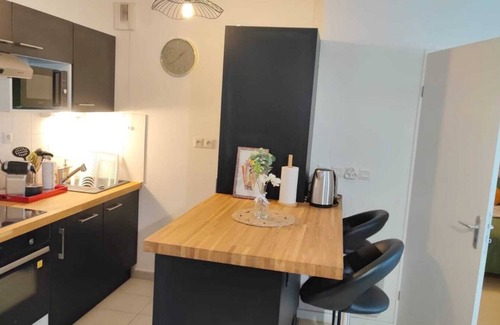 Carrieres-sous-Poissy Apartment | Appart Poissy Relax Wi-Fi Pool by Servallgroup