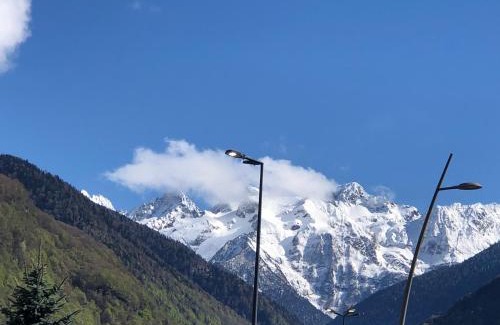 Bagneres-de-Luchon Apartment | appart T 3 Bagnères-de-Luchon vue montagne - piscine mi juin