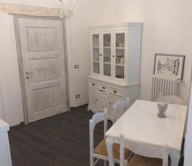 Santa Maria - Rezzonico Apartment | Appartamenti Il Castellaccio