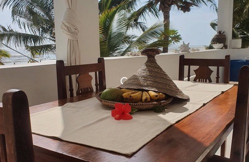 Pwani Mchangani Apartment | Appartamento a due passi dal mare con lettini e ombrellone privato