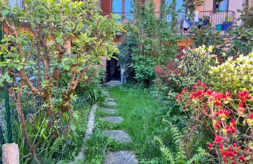 Porto Valtravaglia Apartment | appartamento con giardino a 2 minuti dal lago