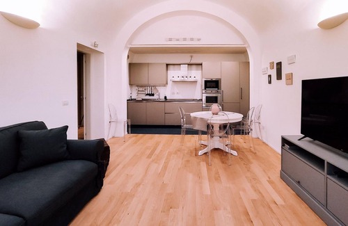 L'antico Ghetto Ebraico Apartment | Appartamento Elegante Alle Due Torri by Wonderful Italy