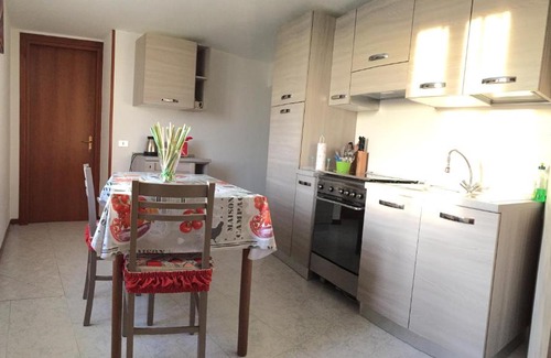 Costermano Apartment | Appartamento giallo