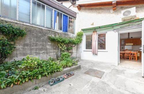 Moniga del Garda Apartment | Appartamento in Piazza