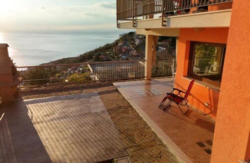 Roiano-Gretta-Barcola-Cologna-Scorcola Apartment | Appartamento in villa con terrazza vista mare vista Coppa d'Autunno - pet friendly