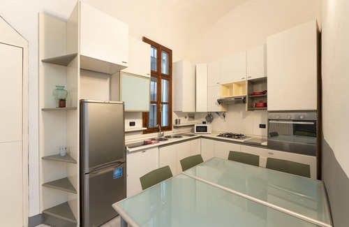 Sant' Ambrogio Apartment | Appartamento Pilastri 35