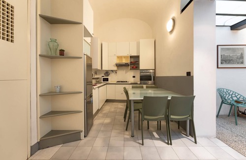 Sant' Ambrogio Apartment | Appartamento Pilastri 35