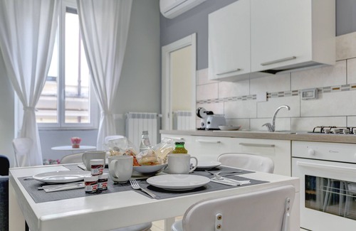 Celio Apartment | APPARTAMENTO SANTI QUATTRO 1 e 2 - COLOSSEO