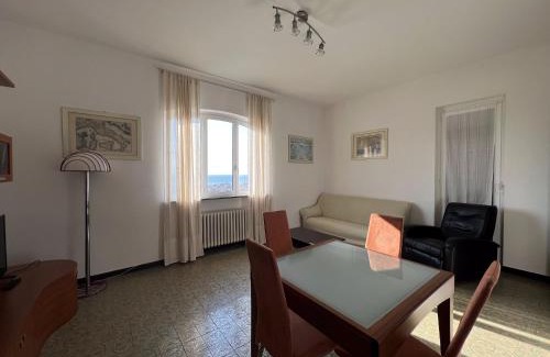 Spotorno Apartment | Appartamento vista mare in villa