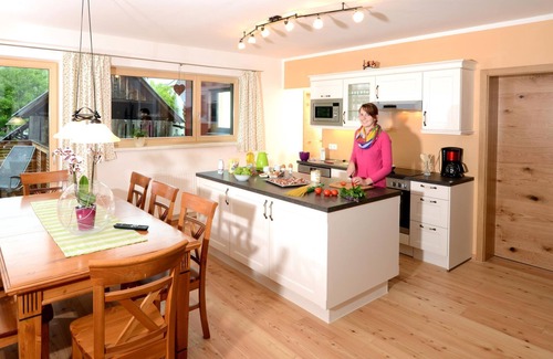 Falkenburg Apartment | Appartement "schwalbennest" 1-2 Nächte - Urlaub im Stall- Familiengenossenschaft
