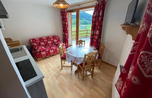 La Chapelle-d'Abondance Apartment | Appartement 2 pièces près des pistes avec terrasse, parking et coin montagne - FR-1-692-89