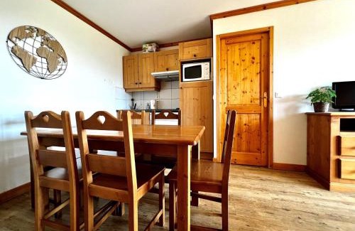 Notre-Dame-de-Bellecombe Apartment | Appartement cosy 6 personnes avec piscine et parking au centre du village - FR-1-505-96