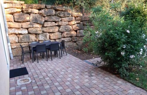 Charbonnieres-les-Bains Apartment | Appartement dans propriété calme en pleine nature