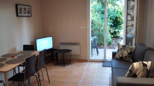 Charbonnieres-les-Bains Apartment | Appartement dans propriété calme en pleine nature