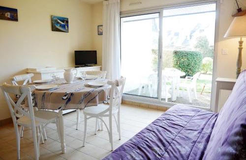 Carnac Apartment | Appartement à 200m de la Plage de Légenèse à Carnac - 2 pièces, 4 pers, terrasse jardin, parking inclus - FR-1-477-143