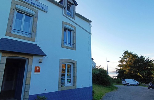 Plonevez-Porzay Apartment | Appartement #1 Dans Hôtel à 150m de la Plage et du Gr34