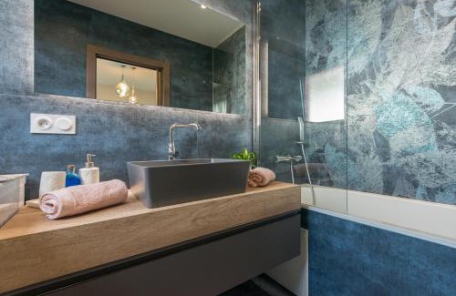 Eze Apartment | Appartement 1st floor of the villa 200M from the beach