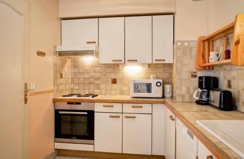 Brides-les-Bains Apartment | Appartement 2* à Brides-les-Bains, 1ch, 2 parkings, balcon sud, proche télécabine et thermes - FR-1-512-2