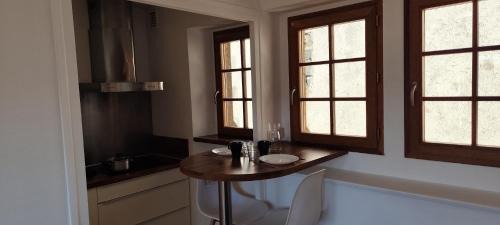 Le Puy-en-Velay Bed & Breakfast | Appartement 2 pièces aux pieds de la Cathédrale dans logis du 15ème siècle