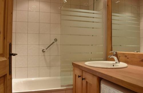 Meribel Apartment | Appartement 2 pièces avec balcon à Méribel, proche commerces et pistes - FR-1-180-86