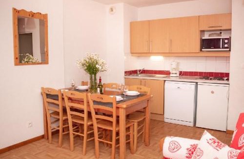 Puy-Saint-Vincent Apartment | Appartement 2 pièces, 6 pers, balcon, parking, animaux admis, Puy-Saint-Vincent - FR-1-504-108