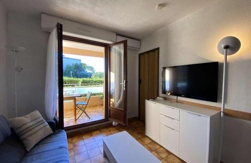 Sainte-Maxime Apartment | Appartement 2P Cabine à Sainte-Maxime, 4 Couchages, Rez-de-Chaussée, Proche Centre et Bord de Mer - FR-1-226-500