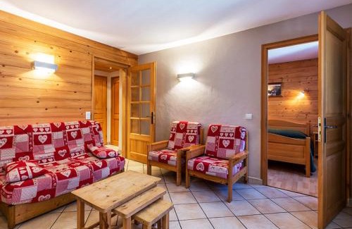 La Clusaz Apartment | Appartement 3 chambres au centre de La Clusaz, à 100m des pistes, proche cours de ski. WIFI inclus - FR-1-437-4