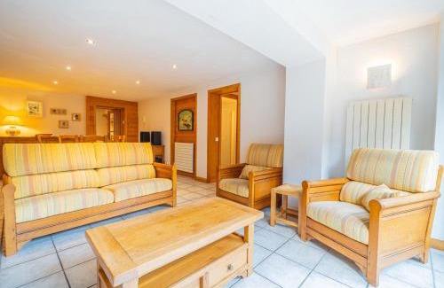 La Clusaz Apartment | Appartement 3 chambres avec terrasse, centre village, piste et commerces à pied, garage et WIFI - FR-1-437-104