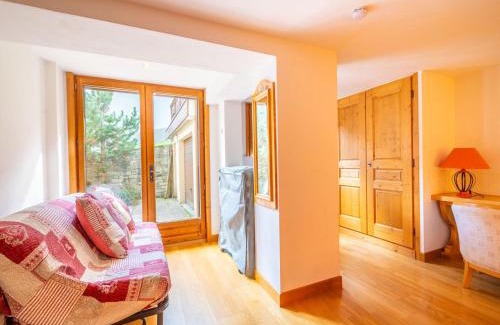 La Clusaz Apartment | Appartement 3 chambres avec terrasse, centre village, piste et commerces à pied, garage et WIFI - FR-1-437-104