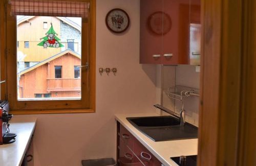 Meribel Centre Apartment | Appartement 3 pièces avec balcon, parking et wifi, proche du centre de Méribel, pour 7 personnes - FR-1-180-211