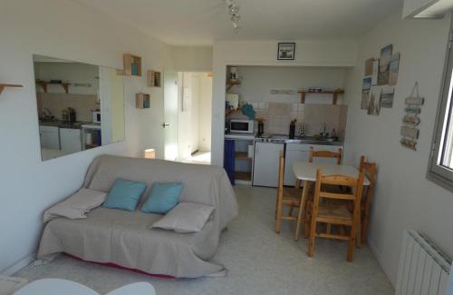 Notre-Dame-de-Monts Apartment | Appartement 4 pers avec balcon, parking et animaux admis - FR-1-540-185