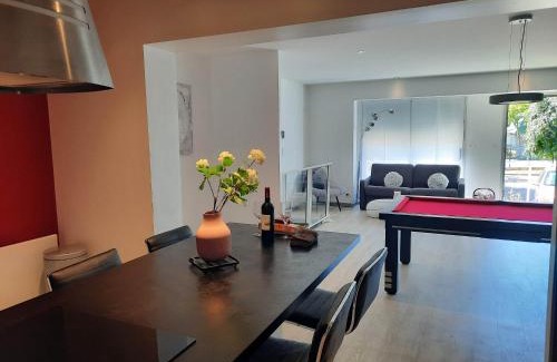 Vitre Apartment | Appartement 90m2 design, jacuzzi, billard.