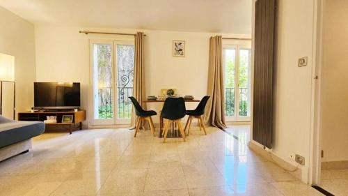Saint-Thomas-d'Aquin Apartment | Appartement A SAINT DES PRES EN PLEIN COEUR DE PARIS !