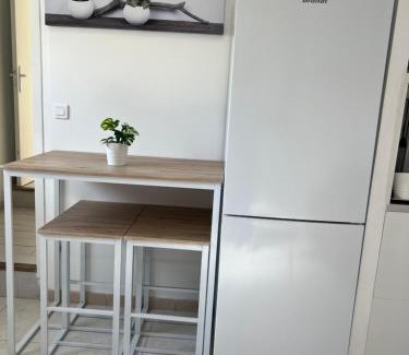 8th Arrondissement Apartment | Appartement au bor de mer