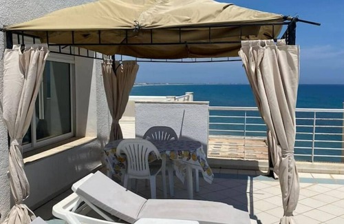 Jemmal Apartment | Appartement au Bord de la mer Avec Terrasse